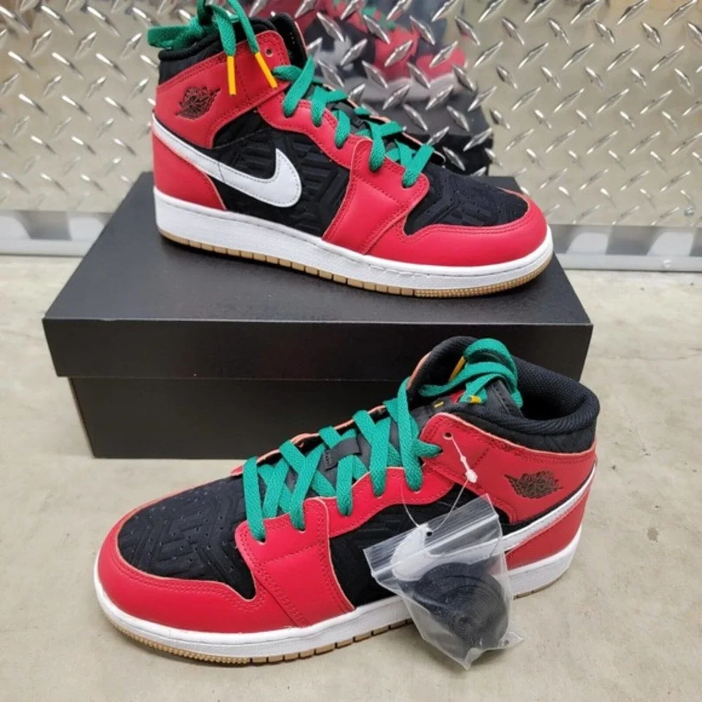 Nike‎ Air Jordan 1 Mid SE Christmas Tree 2022 GS Size 7Y DQ8418-006 Women's 8.5